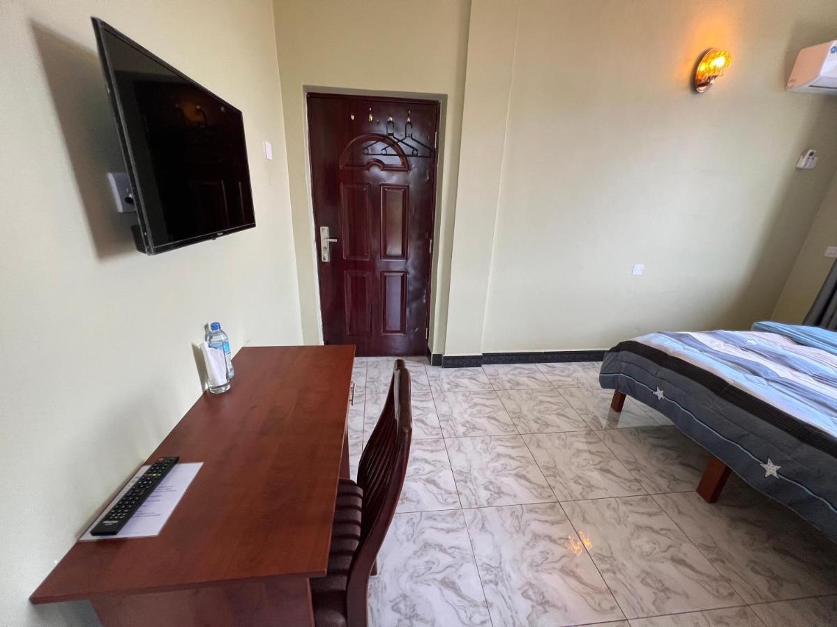 Phyllen Hotel Tanga Exterior photo