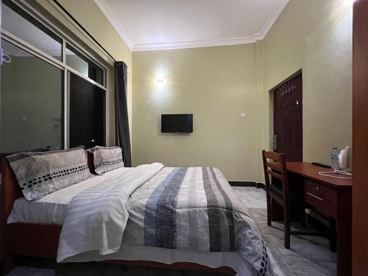 Phyllen Hotel Tanga Exterior photo