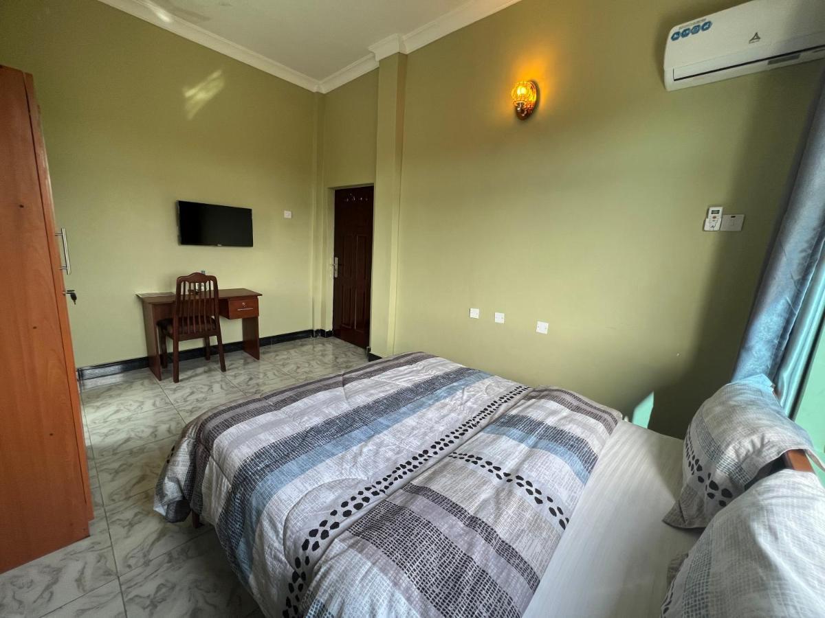 Phyllen Hotel Tanga Exterior photo