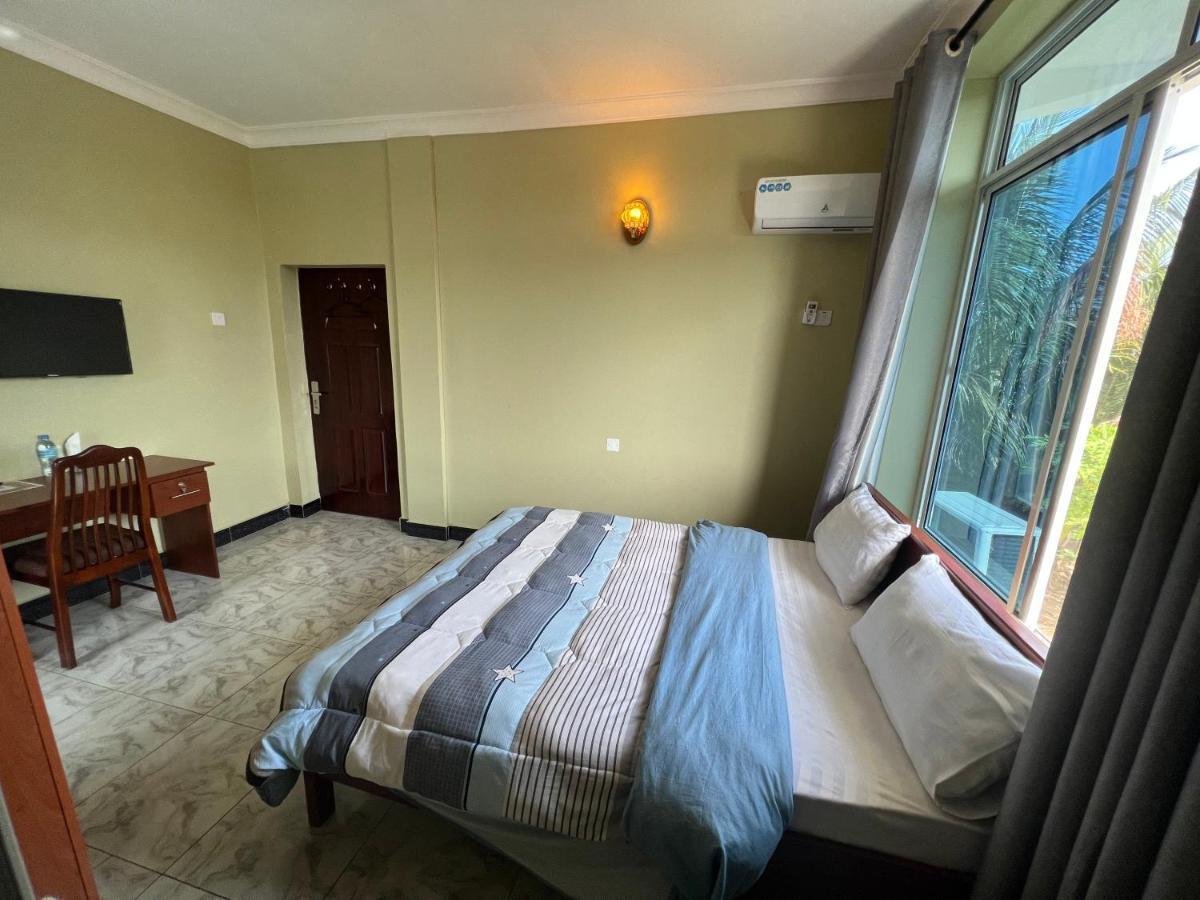 Phyllen Hotel Tanga Exterior photo